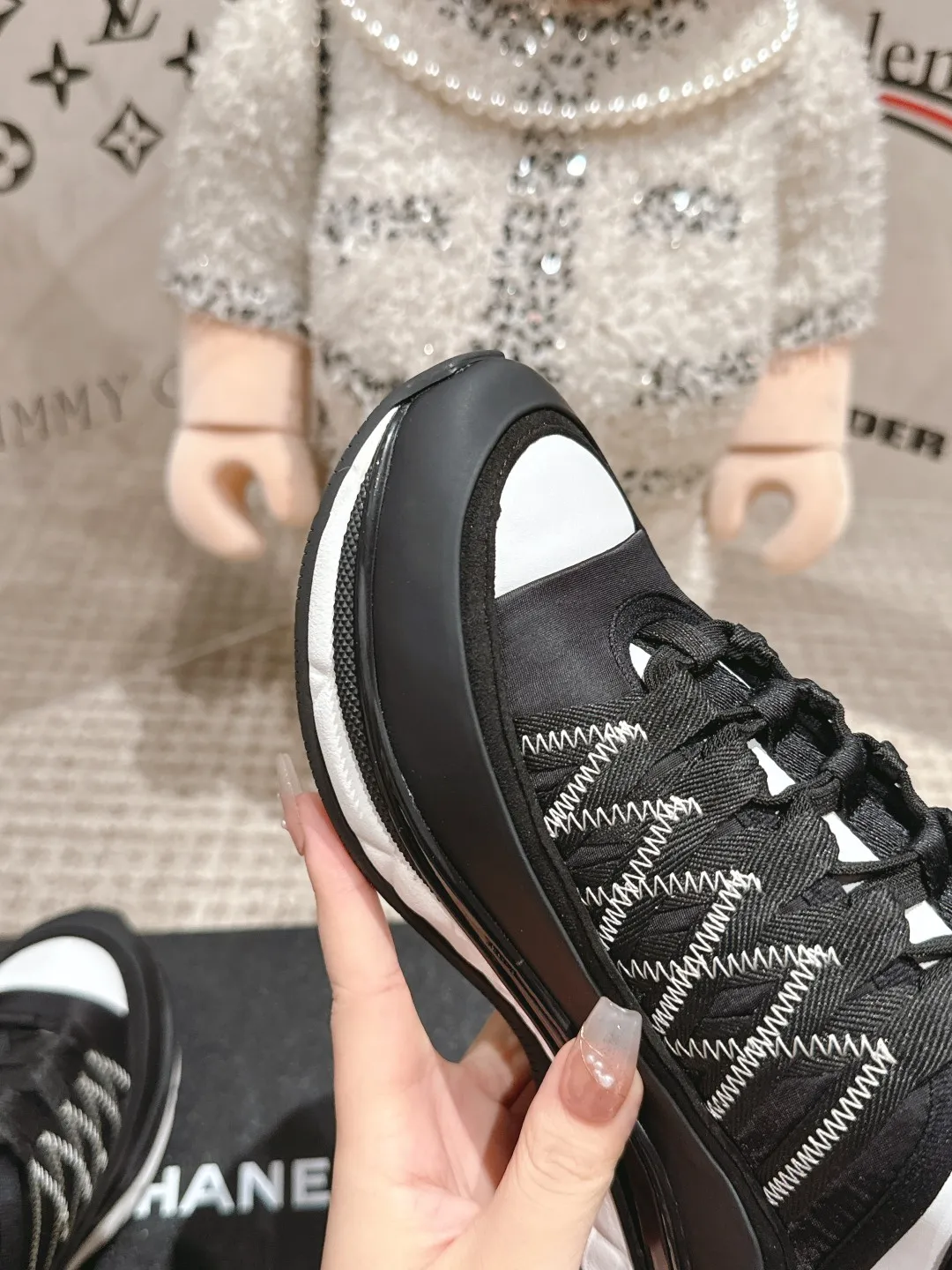 👟👟Ex-factory price 560👟👟Chanel Chanel dad shoes, casual sports shoes. This classic design; the upper is embroidered with various techniques; the outsole is fashionable and sporty; it is unusual to incorporate a variety of color matching elements... The diversified mix and match is very good-looking and versatile, casual, fashionable, sports, and outdoor can be taken into account... ꫛꫀꪝ Go➫ Material: ❶Upper is made of: Original imported first-layer silk cowhide + original waterproof cloth + original first-layer cowhide ❷Inner lining: original sheep lining ❸Outsole based on: original T👟👟Factory price U combination outsole Special counter boutique packaging complete set for women 35–41